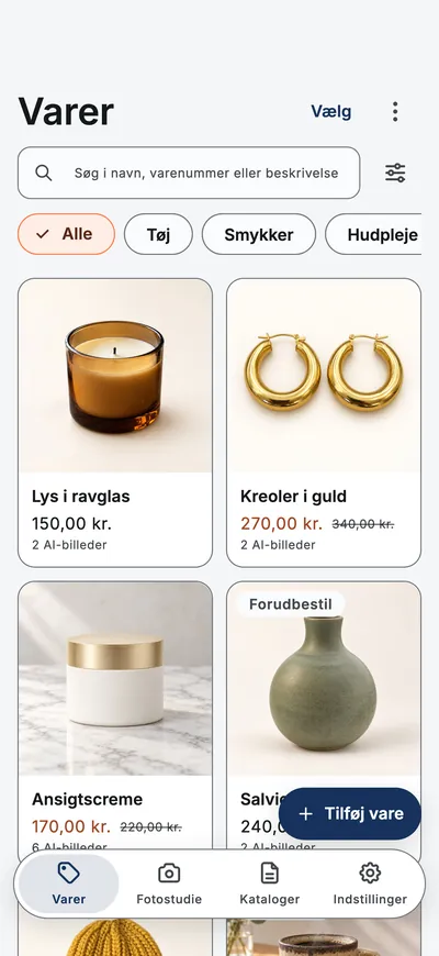 Appens skærm Varer: et gitter af varer med fotos, priser og kategorifiltre.