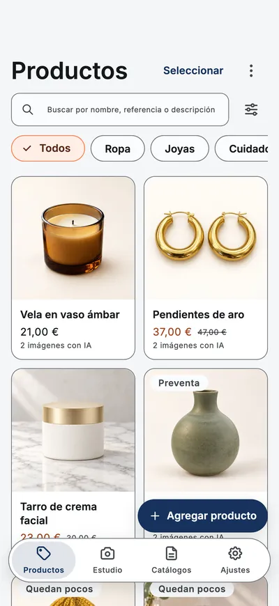 La pantalla Productos de la app: una cuadrícula de productos con fotos, precios y filtros por categoría.