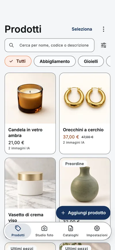 La schermata Prodotti dell’app: una griglia di prodotti con foto, prezzi e filtri per categoria.